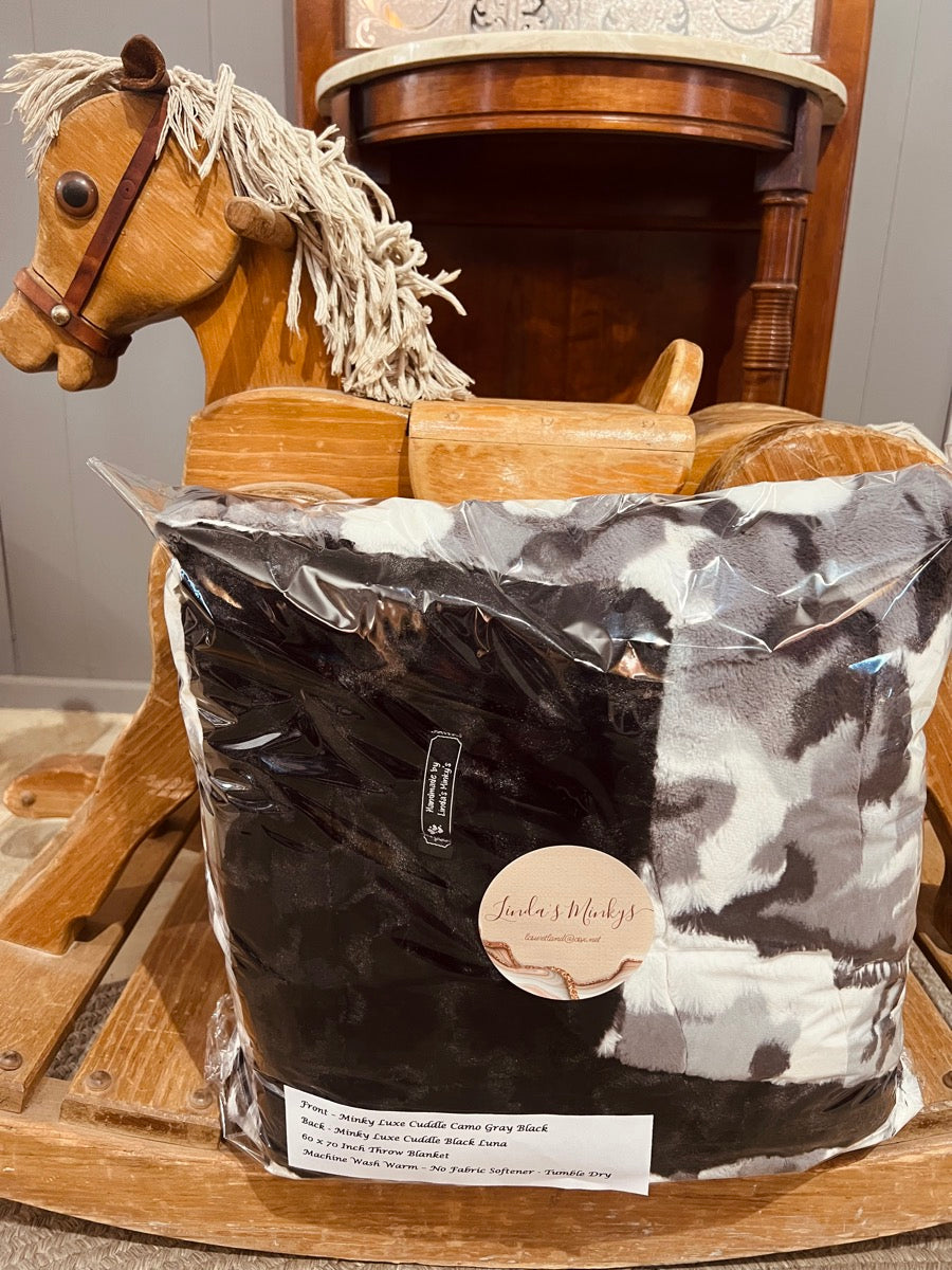 Gray Black Camo Cuddle Luxe Minky Throw Blanket     MB1112
