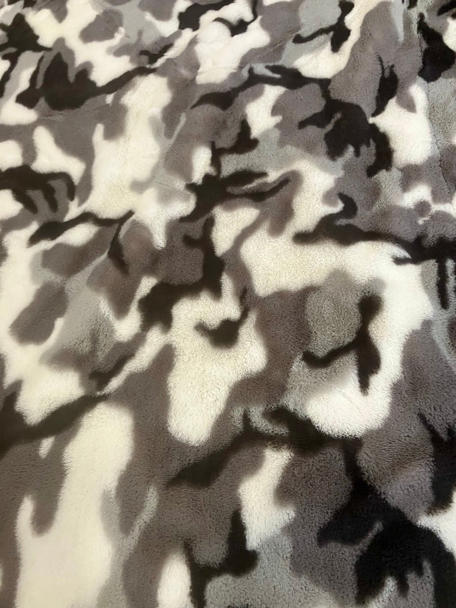 Gray Black Camo Cuddle Luxe Minky Throw Blanket     MB1112