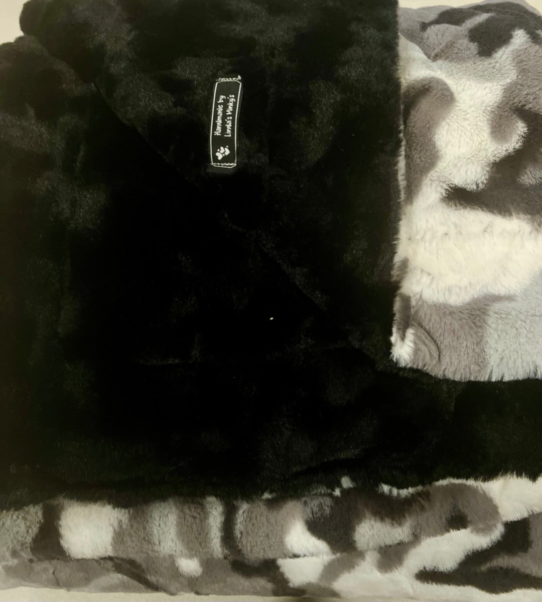 Gray Black Camo Cuddle Luxe Minky Throw Blanket     MB1112