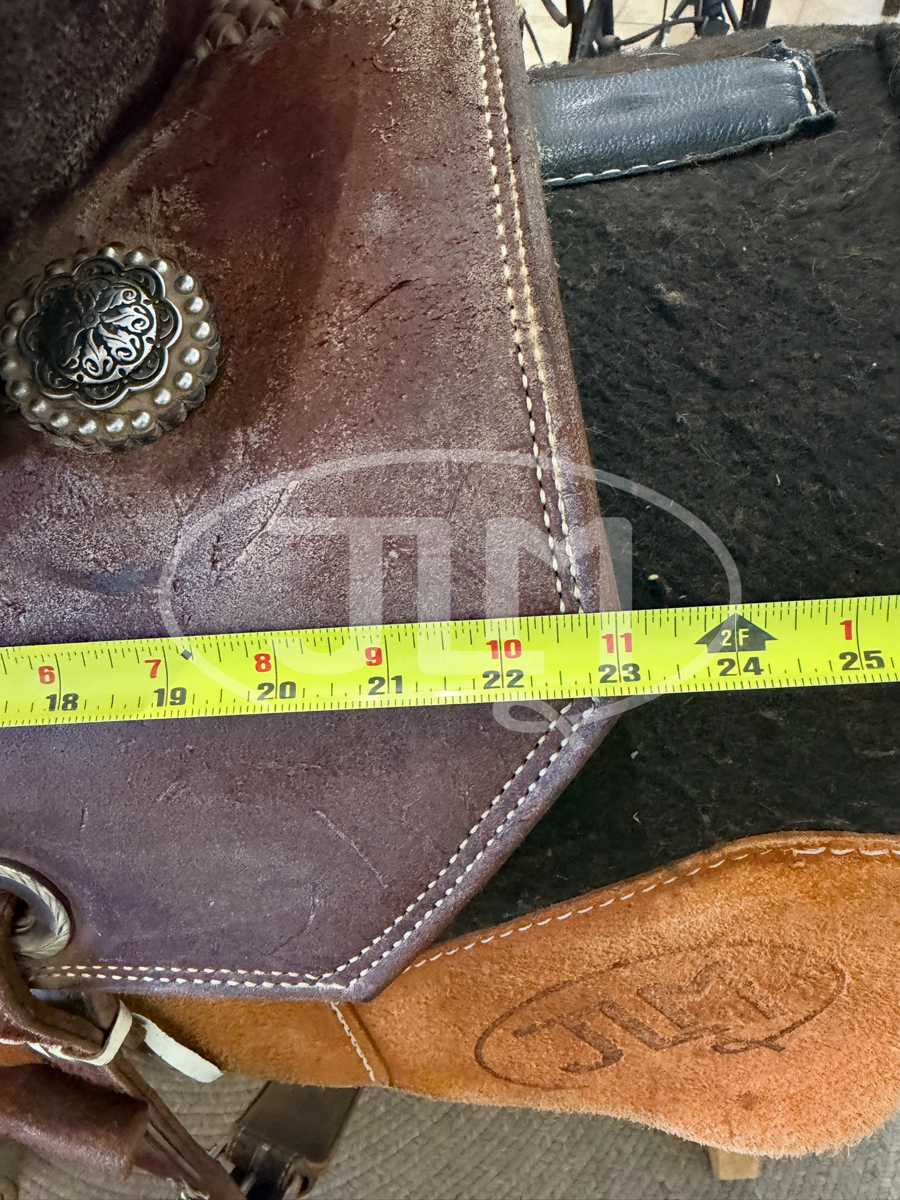 13.5" Connolly Saddlery Chocolate Roughout White Buckstitch Barrel Saddle