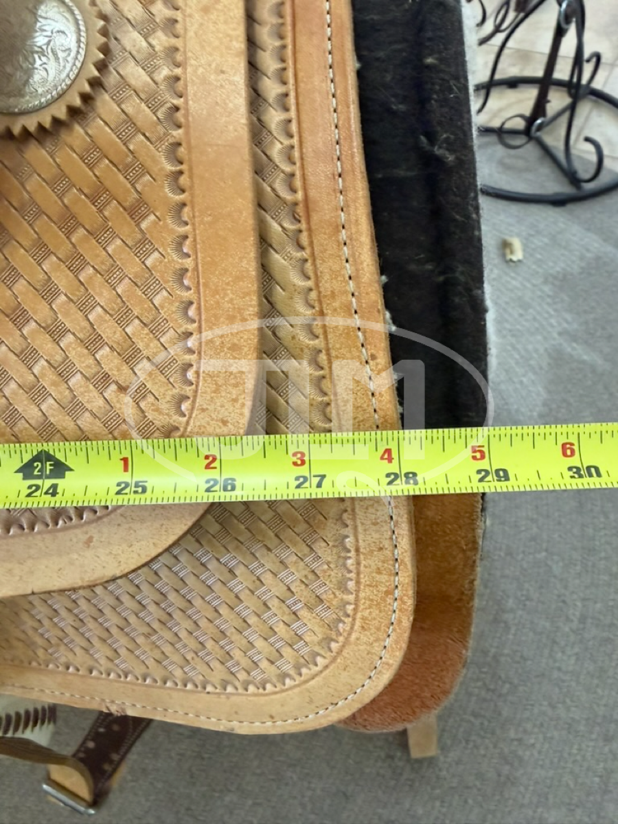 15.5" Carmel Saddlery Team Roping Saddle