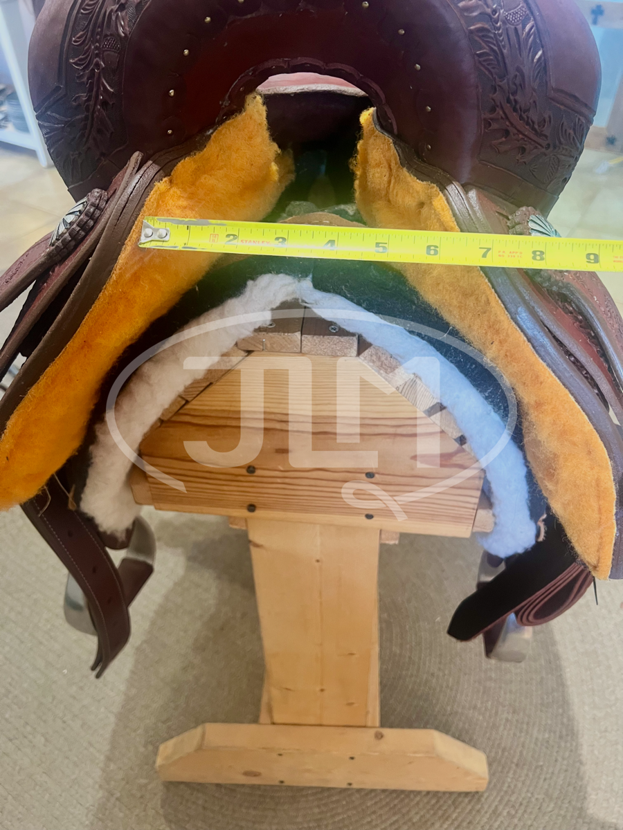 15.5" Stray Dog Cutting Saddle