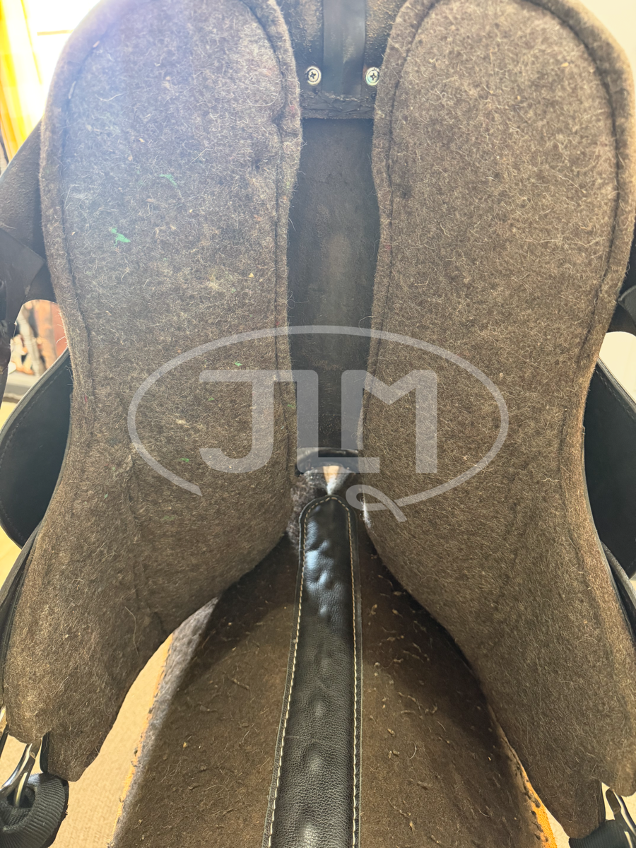 16.5" Tucker Vista Endurance Trail Saddle