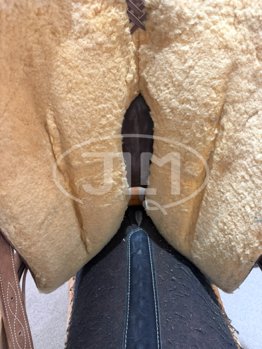15.5" Carmel Saddlery Team Roping Saddle