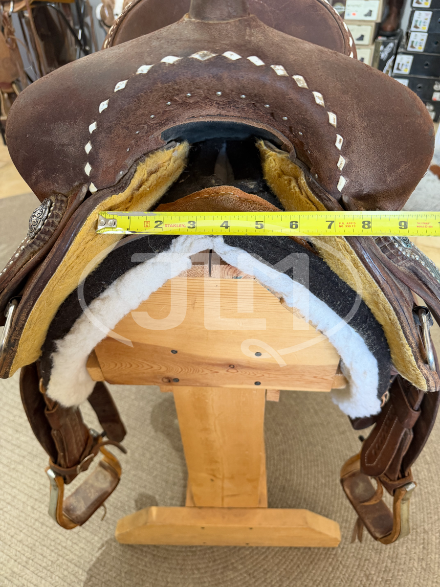 13.5" Connolly Saddlery Chocolate Roughout White Buckstitch Barrel Saddle