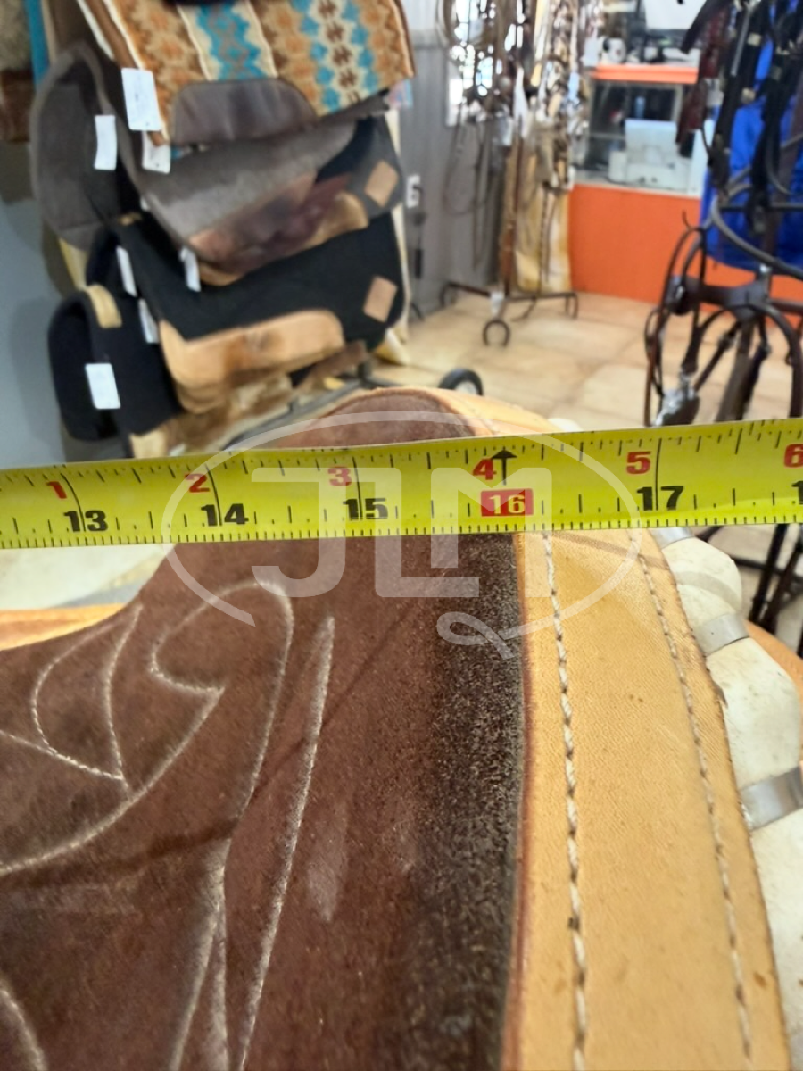 15.5" Carmel Saddlery Team Roping Saddle