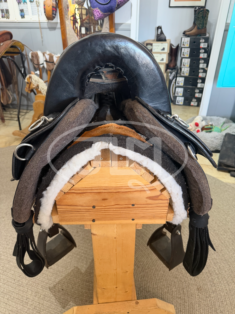 16.5" Tucker Vista Endurance Trail Saddle