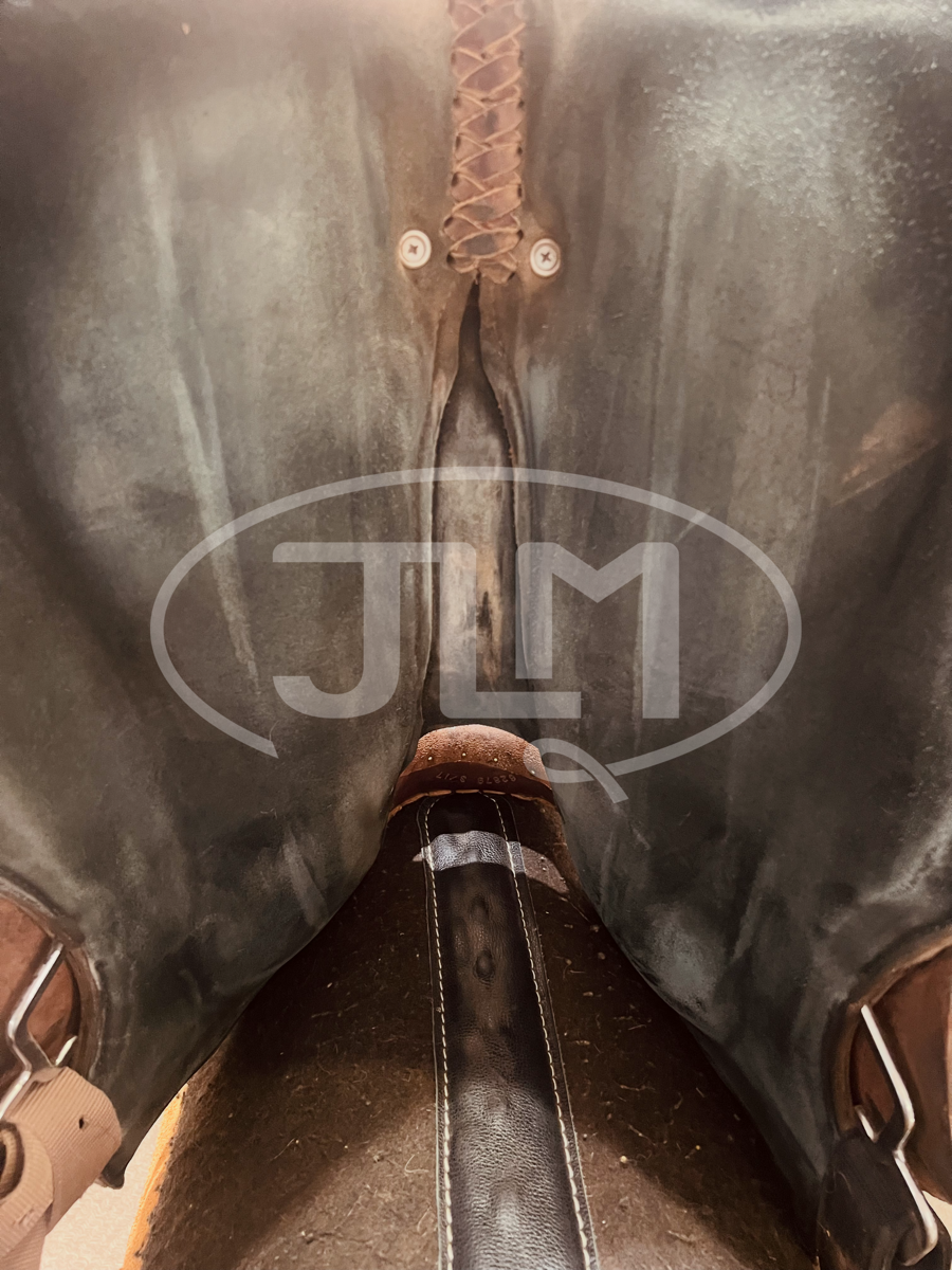 13.5" Wide Double J Pozzi Pro Racer Barrel Saddle