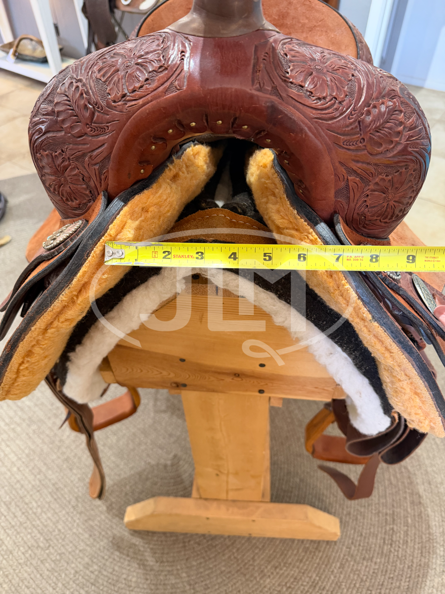 17" Usher Branded Cutting Saddle
