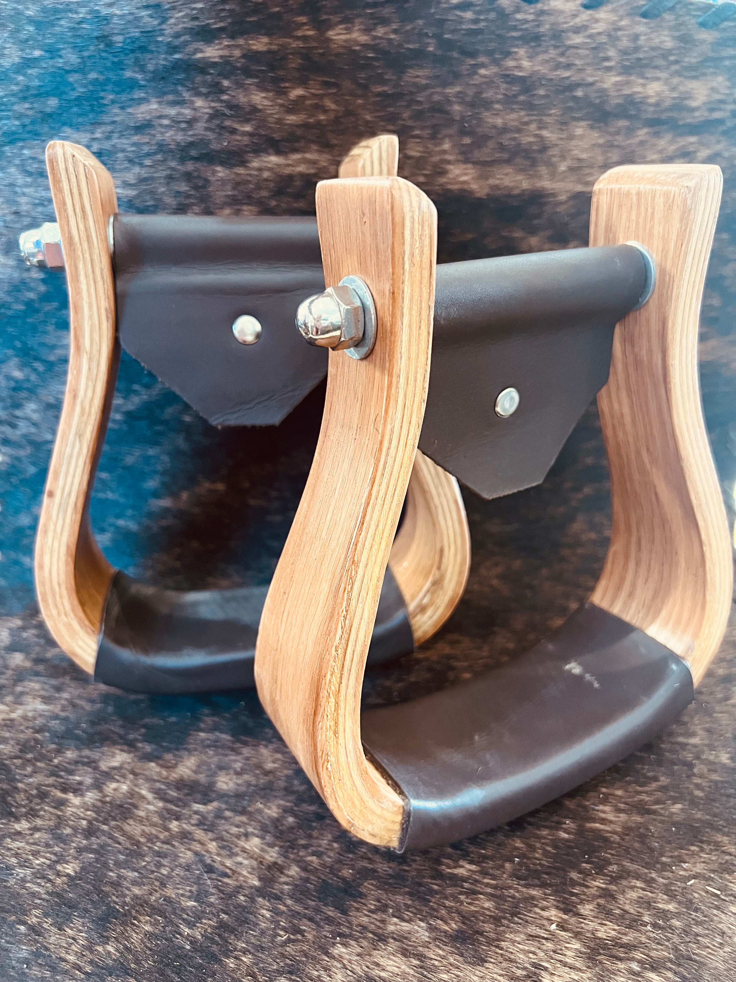 Hilason 2" Wood Bell Stirrups