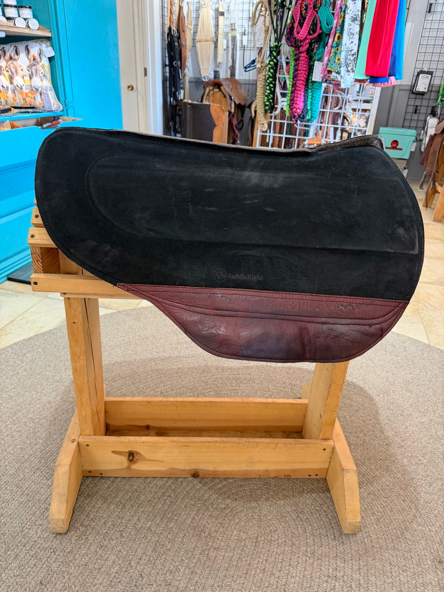 28 in SaddleRight Round Barrel Saddle Pad with Legacy Upgrade     SP1153