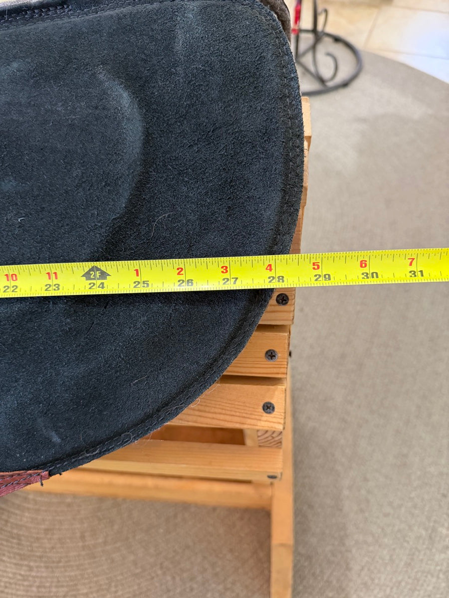 28 in SaddleRight Round Barrel Saddle Pad with Legacy Upgrade     SP1153