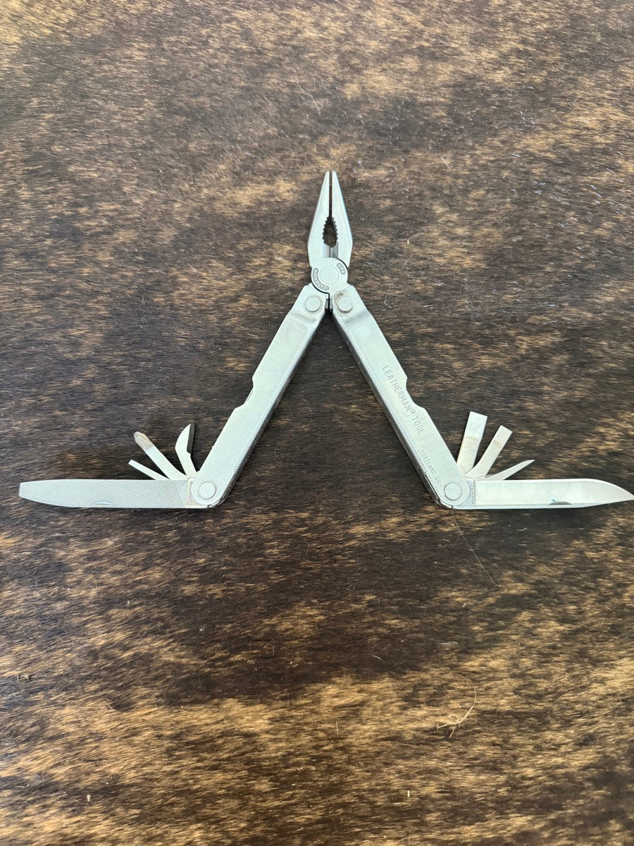 Leatherman 14-in-1 Multi-Purpose Tools 1 pc      AC1114