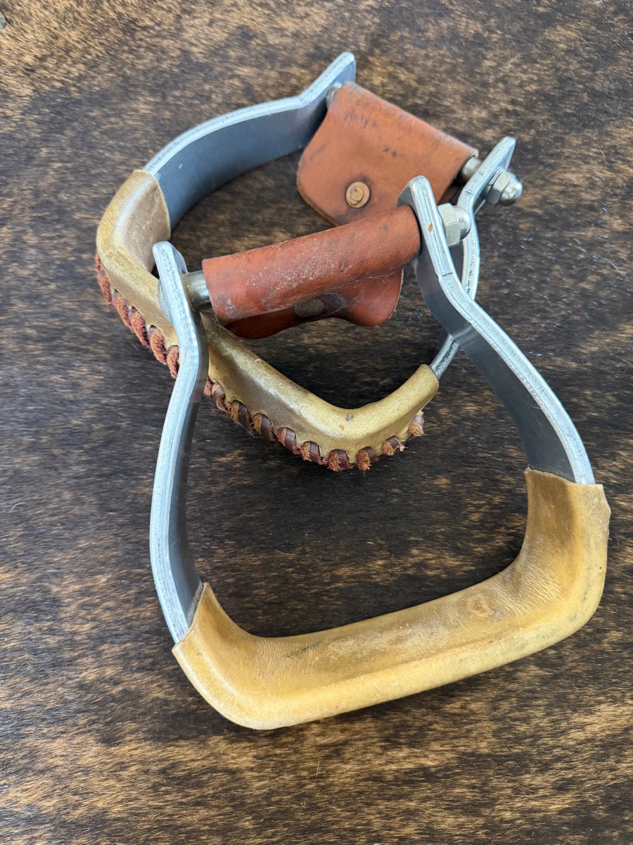 SA Walls USA Flat Bottom Roo Hide Stirrups     STR1122