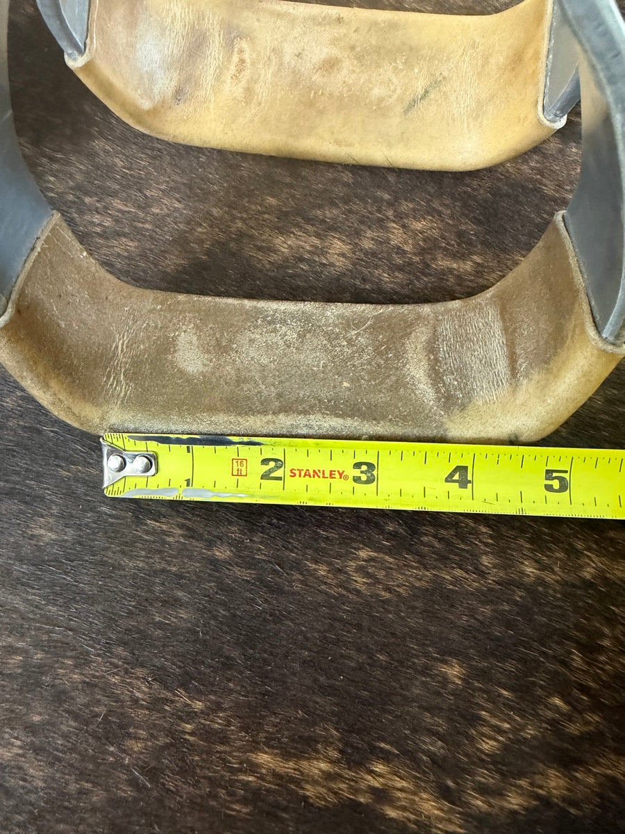 SA Walls USA Flat Bottom Roo Hide Stirrups     STR1122