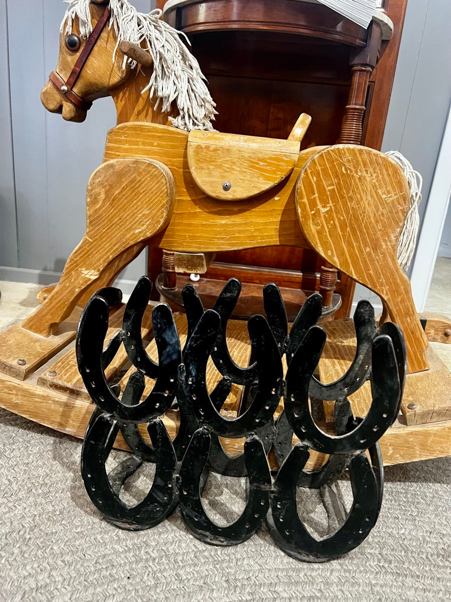 Horseshoe Magazine Rack  HD1111