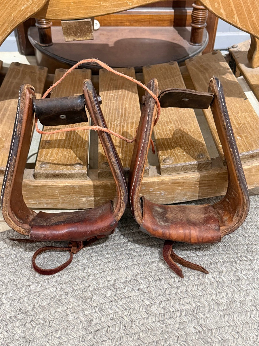 3.5 inch Tooled Leather Roper Stirrups       STR1127