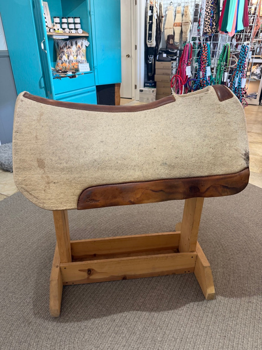 32" x 1 1/8" 5 Star Contoured Wool Saddle Pad      SP1164
