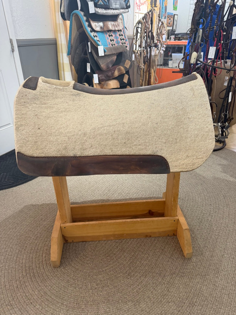 32" x 1 1/8" 5 Star Contoured Wool Saddle Pad      SP1165