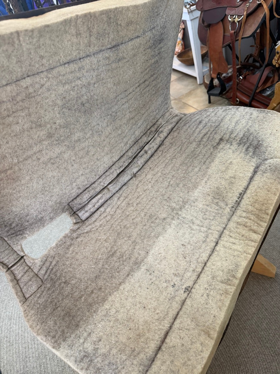 32" x 1 1/8" 5 Star Contoured Wool Saddle Pad      SP1165
