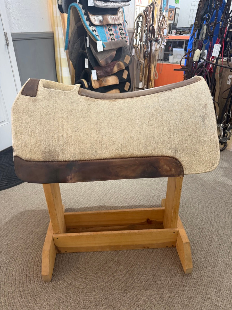 32" x 1 1/8" 5 Star Contoured Wool Saddle Pad      SP1166