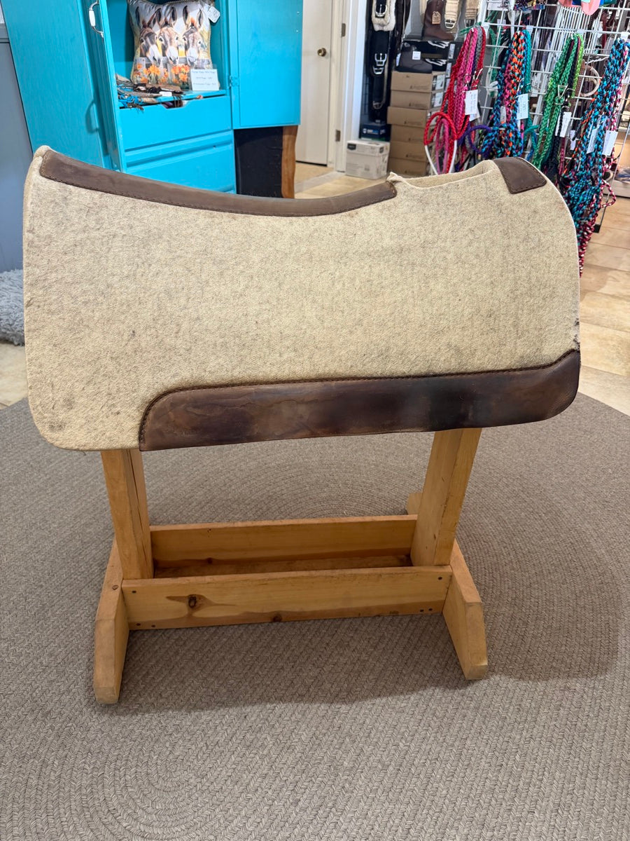 32" x 1 1/8" 5 Star Contoured Wool Saddle Pad      SP1166