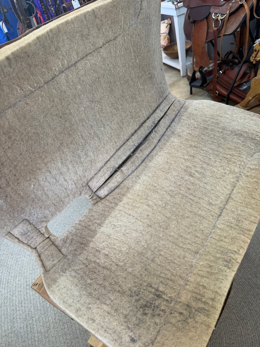 32" x 1 1/8" 5 Star Contoured Wool Saddle Pad      SP1166