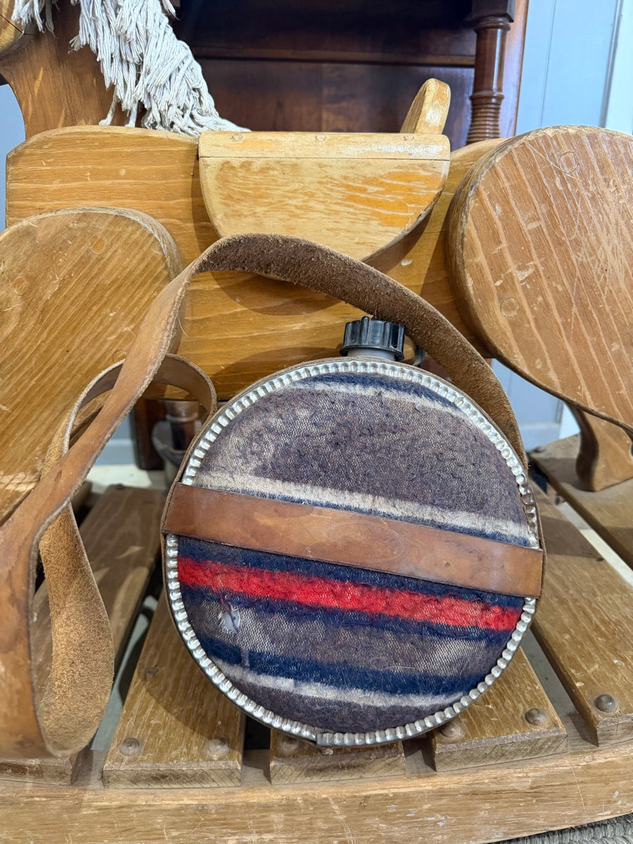 Vintage Western Style Wool Flannel Water Canteen     SB1122