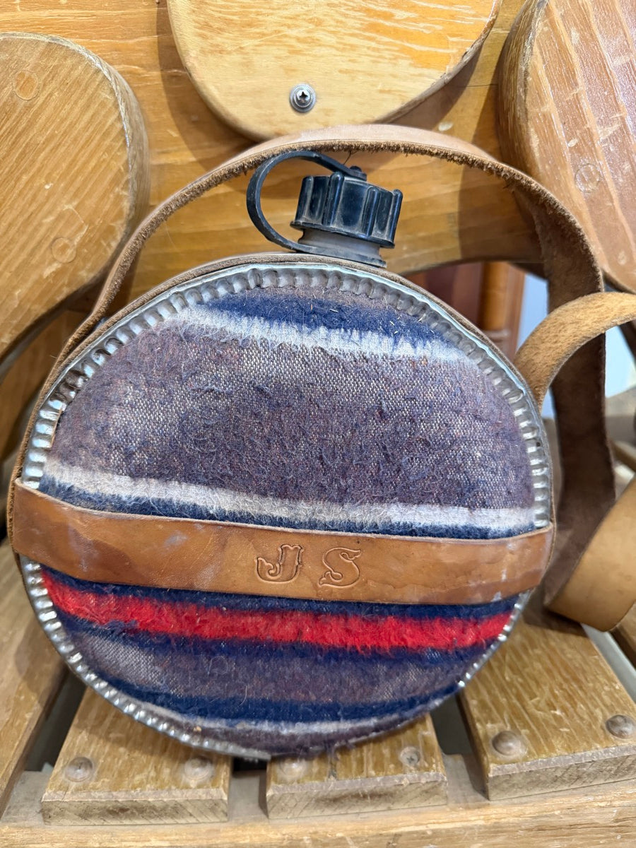 Vintage Western Style Wool Flannel Water Canteen     SB1122