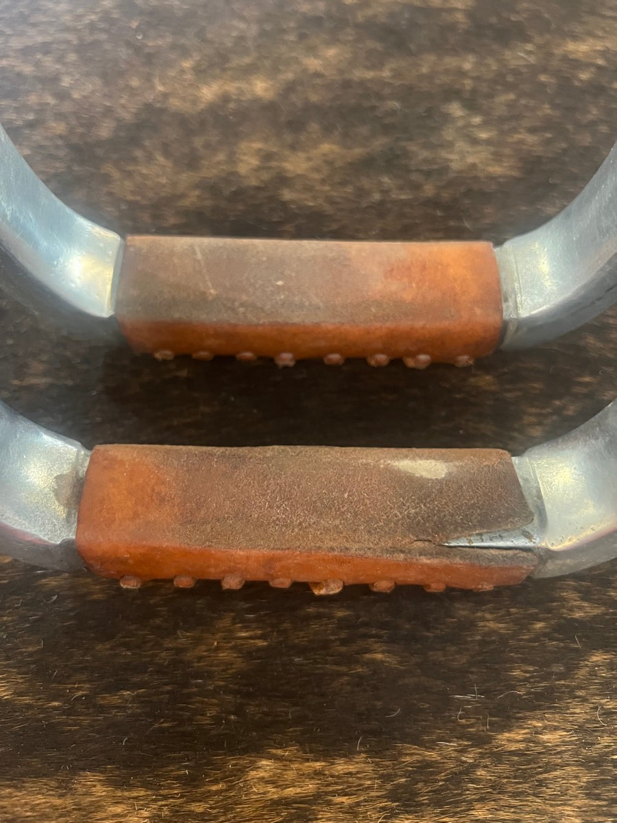 1 in Visalia Style Engraved Aluminum Western Horse Stirrups with Leather Tread     STR1112