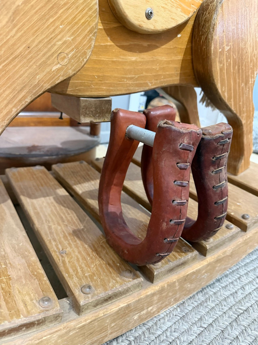 Leather Oxbow Stirrups     STR1135