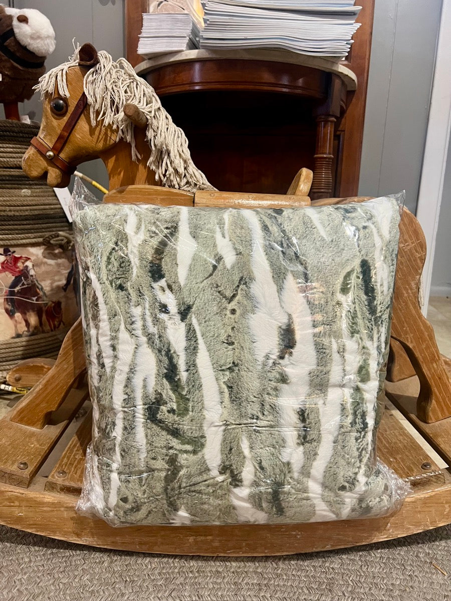 Himalayan Loden Minky Luxe Cuddle Throw Blanket     MB1118